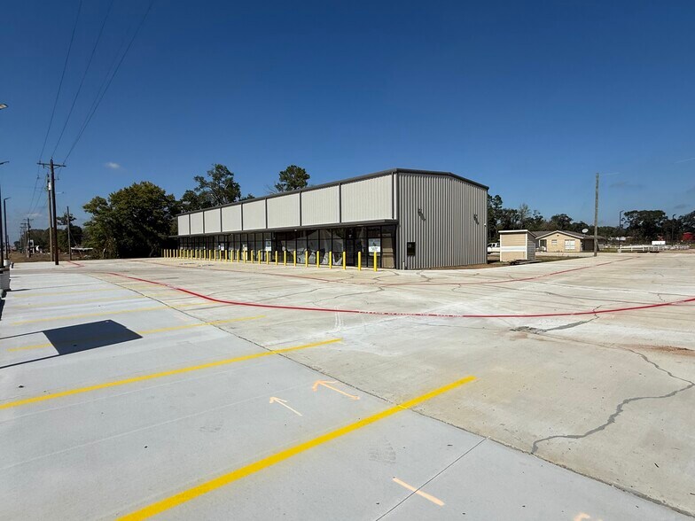 More Photos Of 18487 Highway 105, Cleveland General Retail For Lease