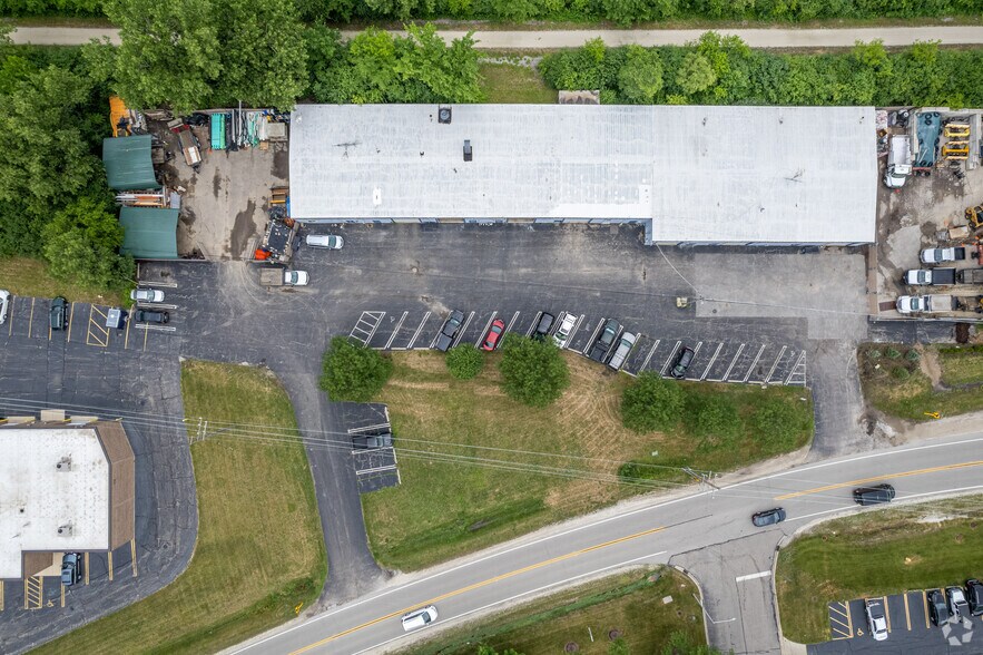 More Photos Of 227 E Saint Charles Rd, Carol Stream Warehouse For Lease