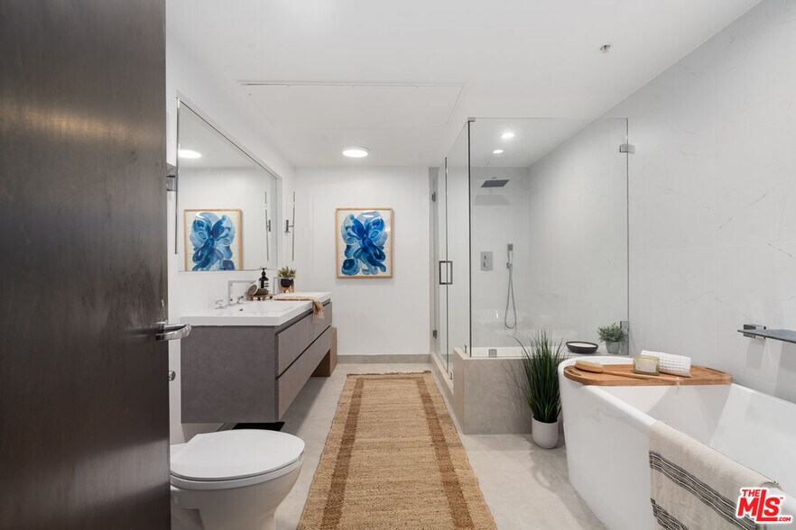 More Photos Of 1046 Princeton Dr, Venice Loft Creative Space For Sale