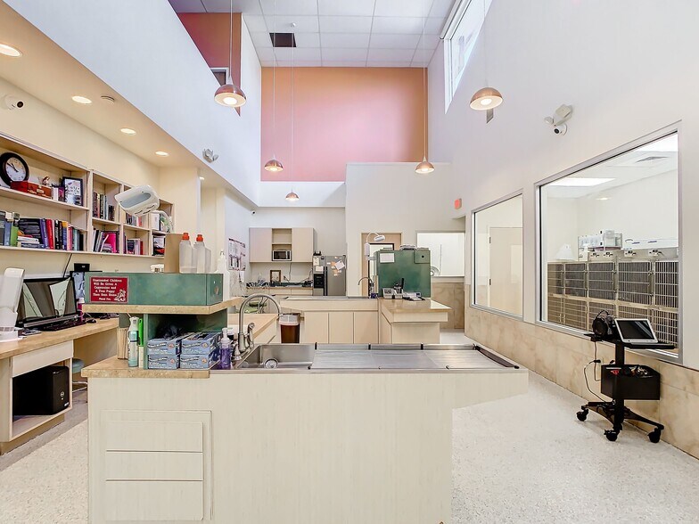 More Photos Of 7313 Lake Underhill Rd, Orlando Freestanding For Sale