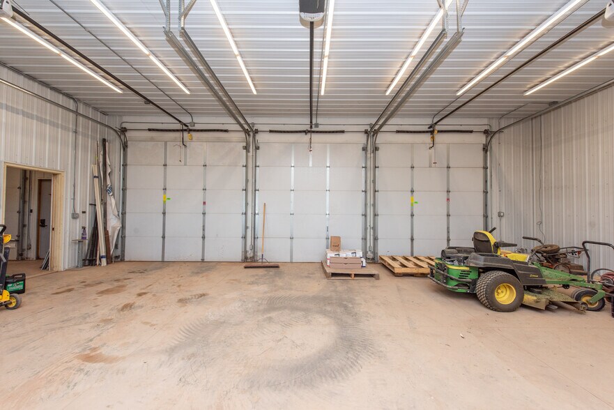 More Photos Of 13603 38th St SW, Belfield Flex For Lease