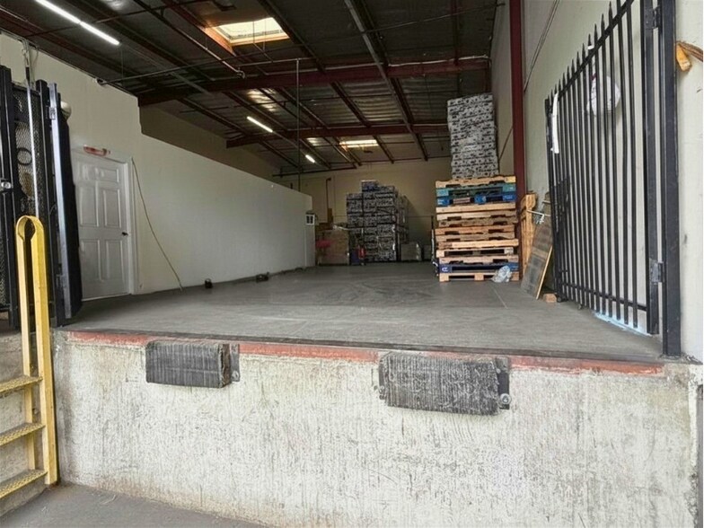 More Photos Of 4605-4631 S Alameda St, Los Angeles Unknown For Lease