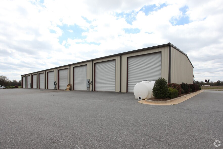 More Photos Of 309 James E Williams Industri Dr, Byron Warehouse For Lease