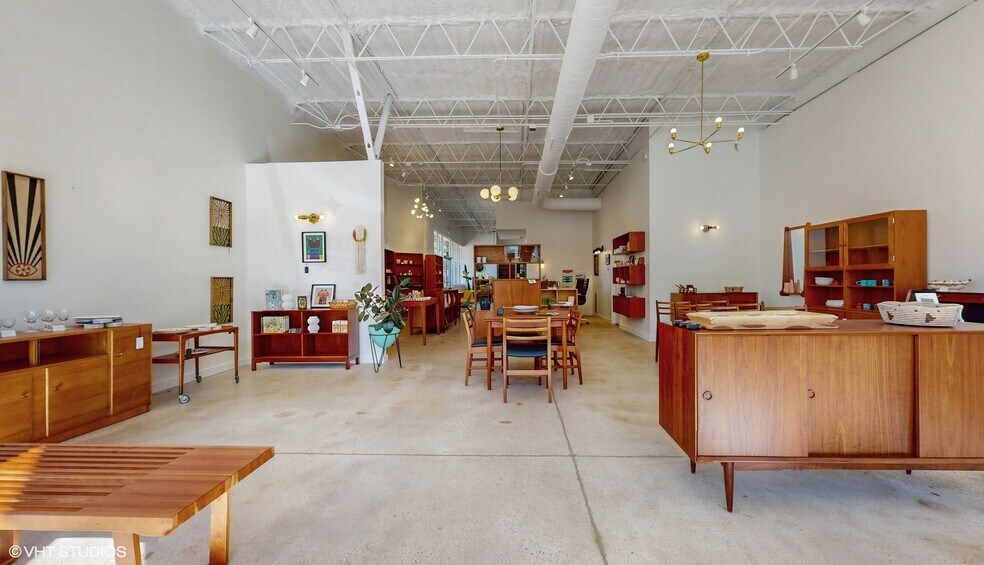 More Photos Of 3256 W Bryn Mawr Ave, Chicago General Retail For Lease