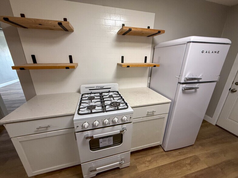 More Photos Of 11 N Walnut St, Iola Apartments For Sale