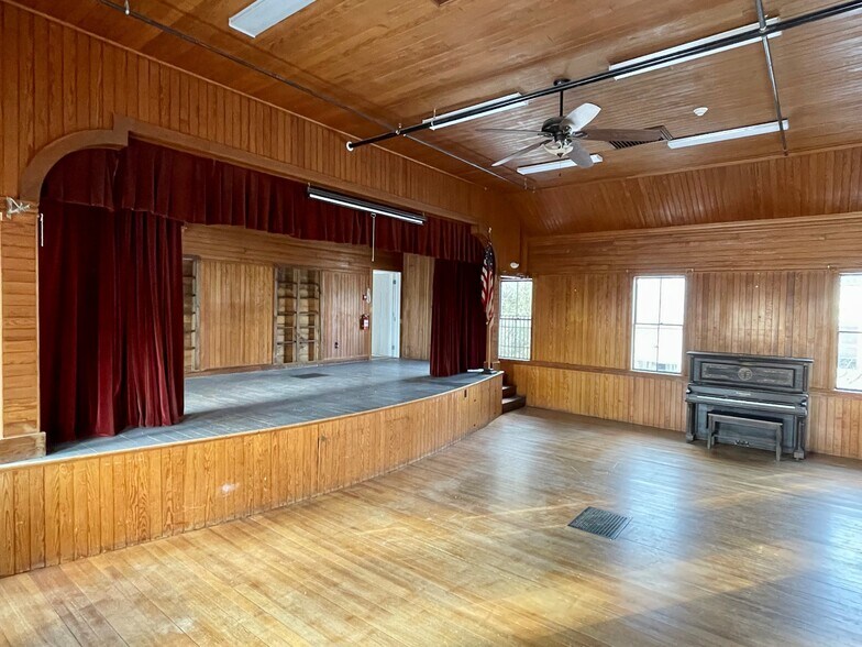 More Photos Of 12 Church Rd, Readfield Flex For Sale