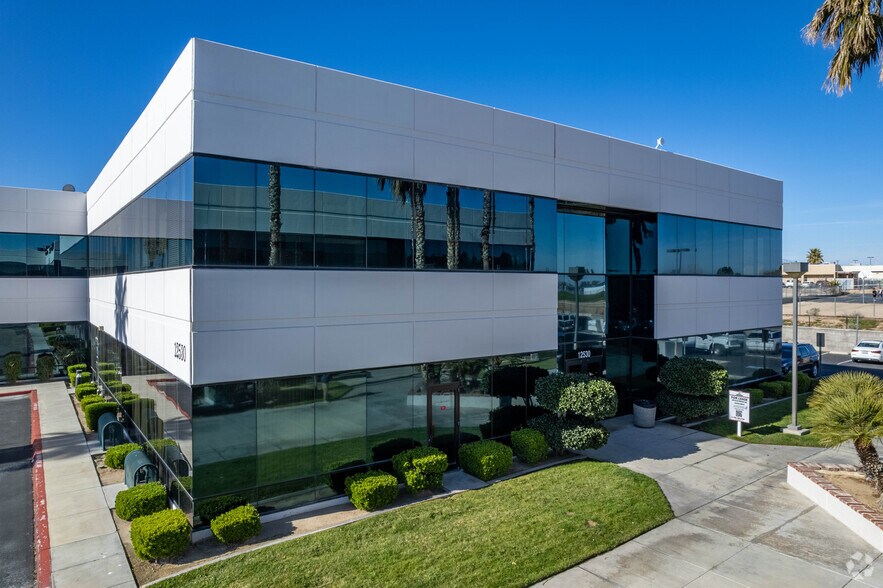 More Photos Of 12530 Hesperia Rd, Victorville Unknown For Lease