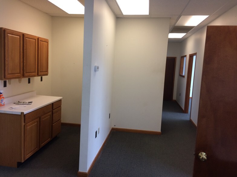 More Photos Of 2419 E High St, Springfield Storefront For Sale