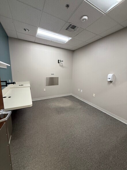 More Photos Of 3413 Golden Rd, Tyler Medical For Lease