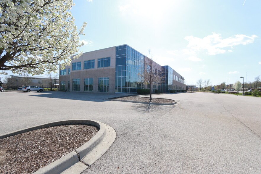 More Photos Of 1025 Red Oak Ln, Lindenhurst Medical For Lease