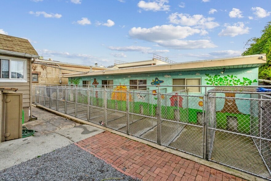 More Photos Of 14-27 128th St, College Point Veterinarian Kennel For Lease
