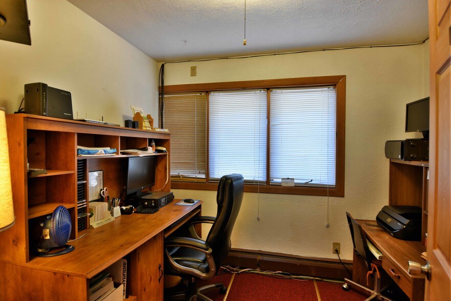 More Photos Of 100 Silver St, Hurley Hotel For Sale