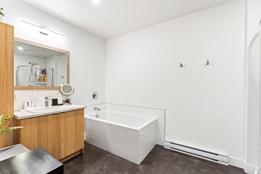 More Photos Of 365 Rue Adams E, Richmond Apartments For Sale