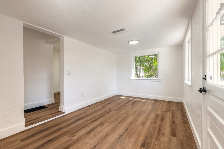 More Photos Of 306 Washington St, New Smyrna Beach Medical For Sale