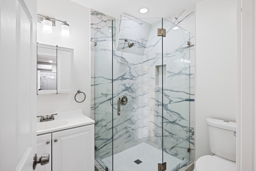 More Photos Of 5280 Manhasset Dr, San Diego Apartments For Sale