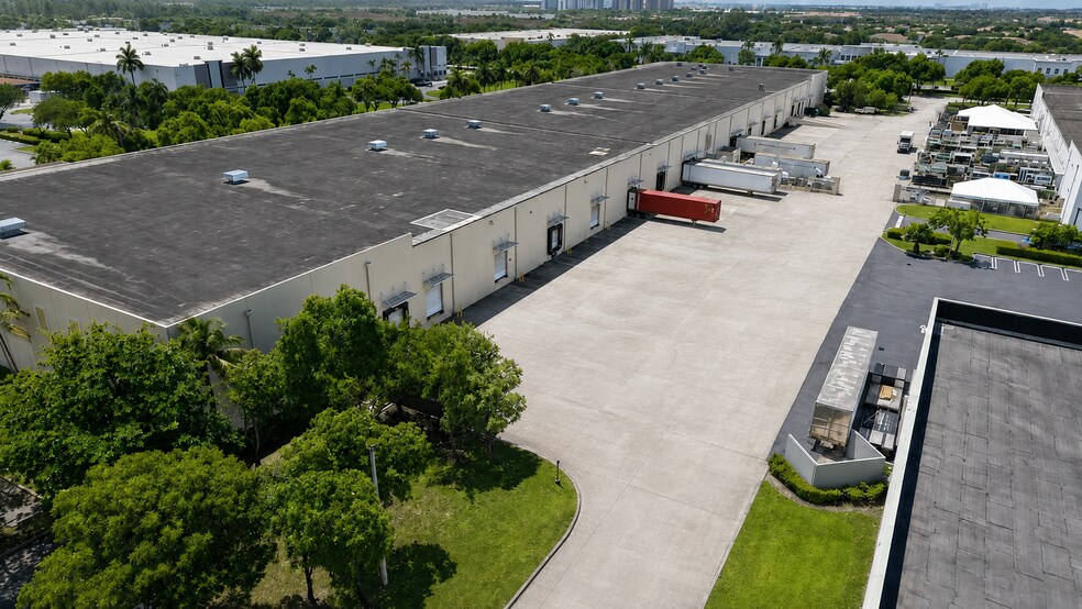 More Photos Of 9330-9340 NW 110th Ave, Miami Warehouse For Lease