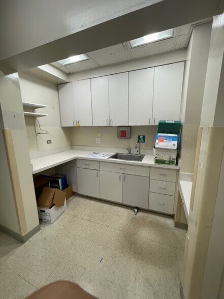 More Photos Of 3451 W 159th St, Markham Storefront Retail Office For Sale