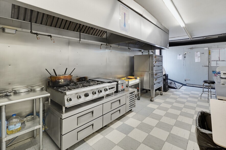 More Photos Of 158 Museum Dr, Hill City Restaurant For Sale
