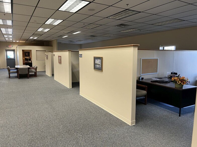 More Photos Of 31 Business Park Dr, Branford Light Manufacturing For Lease