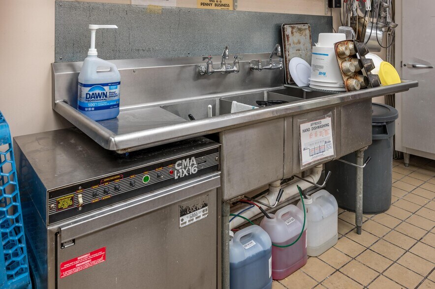 More Photos Of 9298 Apison Pike, Ooltewah Office Residential For Sale