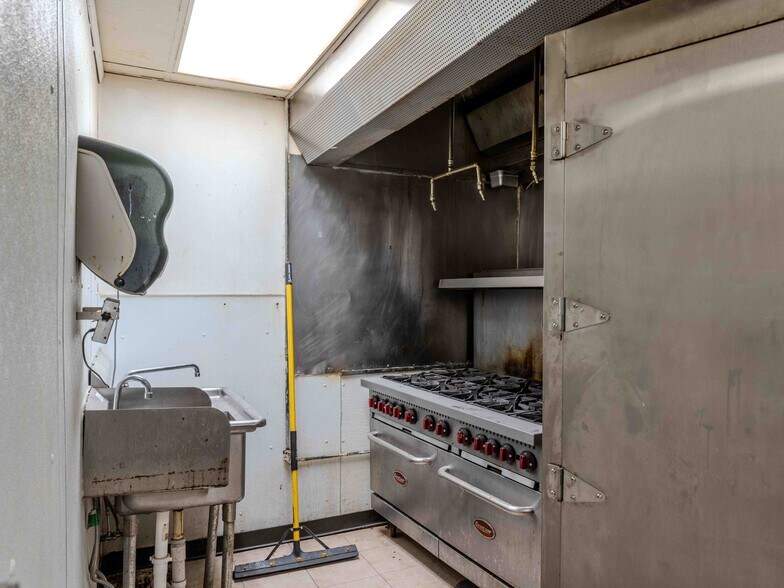 More Photos Of 210 E Galena Ave, Aurora Restaurant For Sale