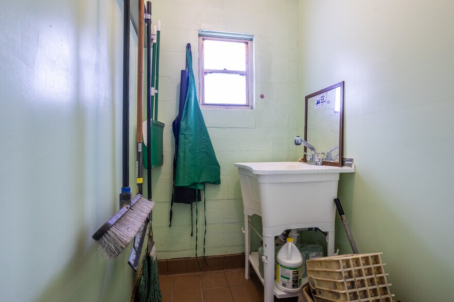 More Photos Of 10204 Se State Road 100, Starke Flex For Sale