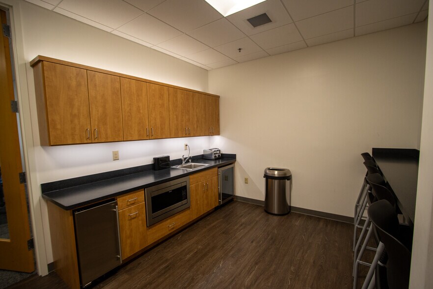 More Photos Of 789 N Water St, Milwaukee Office For Sale