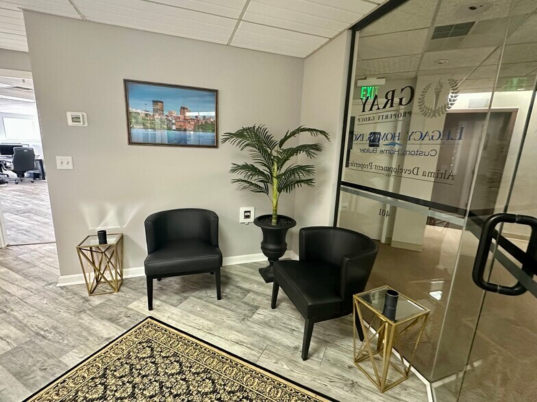 More Photos Of 1650 Elm St, Manchester Medical For Sale