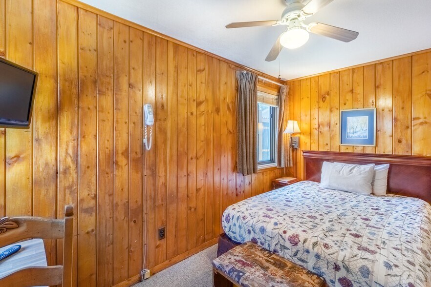 More Photos Of 221 Byers Ave, Hot Sulphur Springs Hotel For Sale
