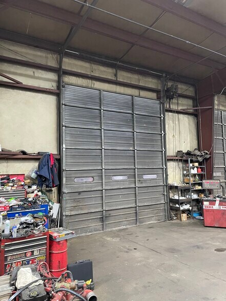 More Photos Of 700 Griffith Rd, Charlotte Service For Lease