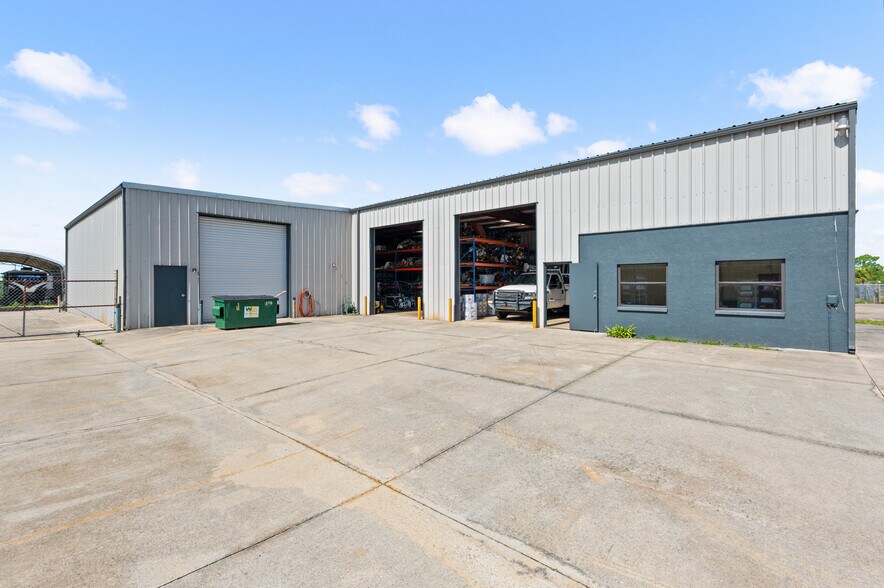 More Photos Of 2640 Avenue of the Americas St, Englewood Warehouse For Sale
