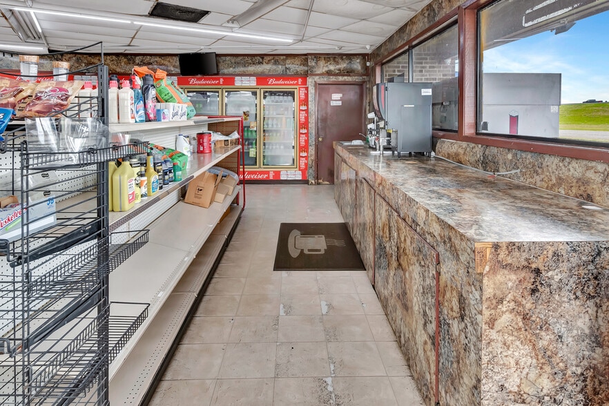 More Photos Of 1100 W US Highway 59 Feeder, Ganado Convenience Store For Sale