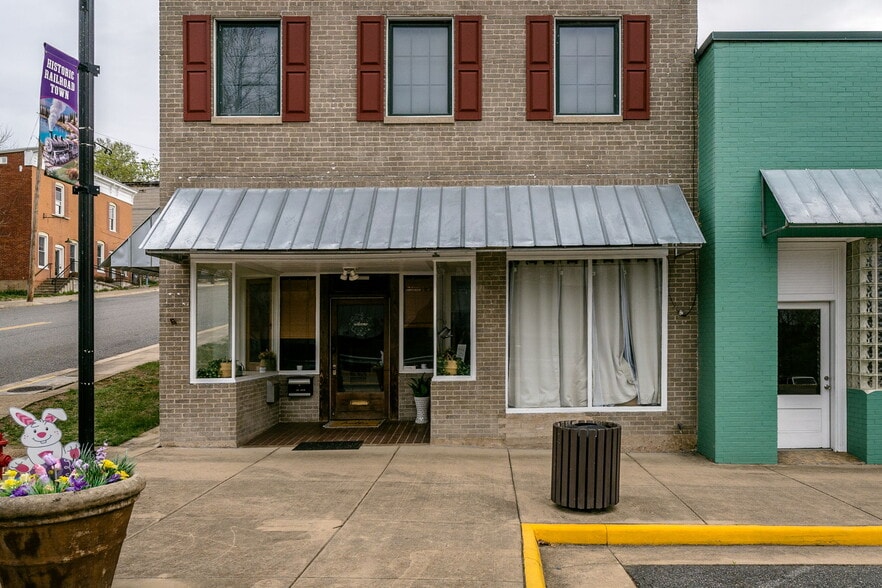 More Photos Of 500-502 First St, Shenandoah Office For Sale