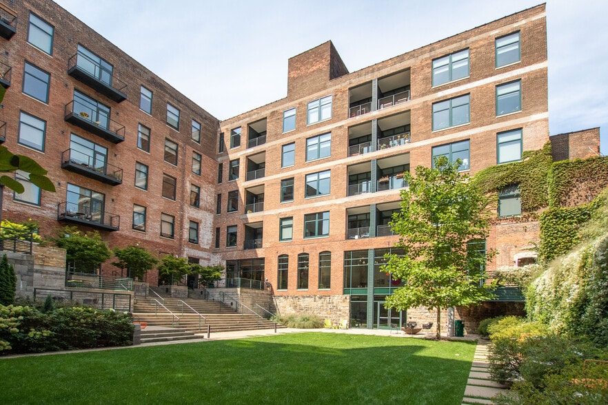 More Photos Of 700 W St Clair Ave, Cleveland Office For Lease