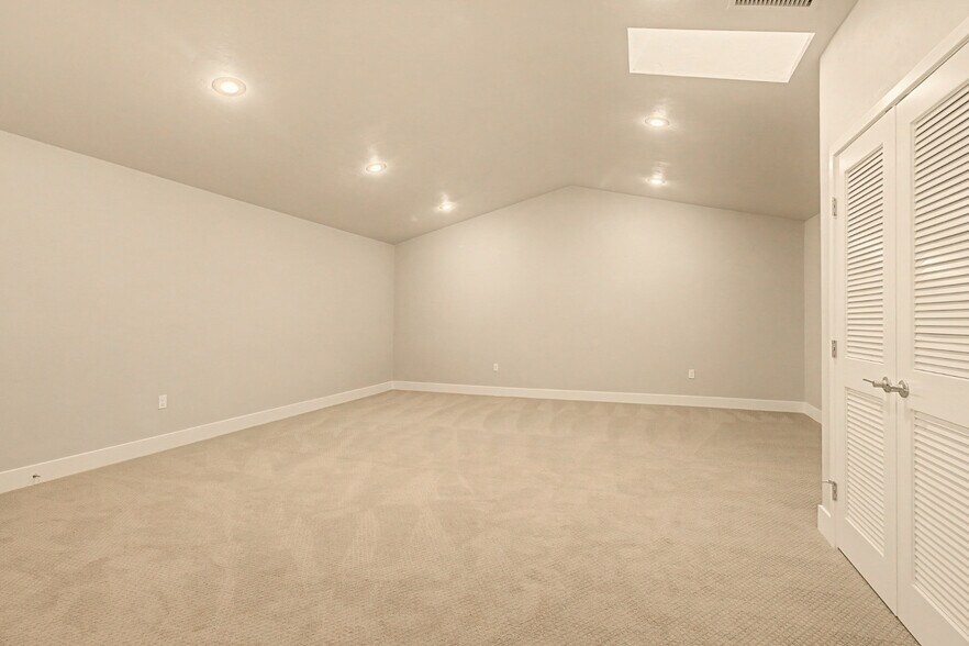 More Photos Of 13598 W Newberry Rd, Newberry Office For Lease