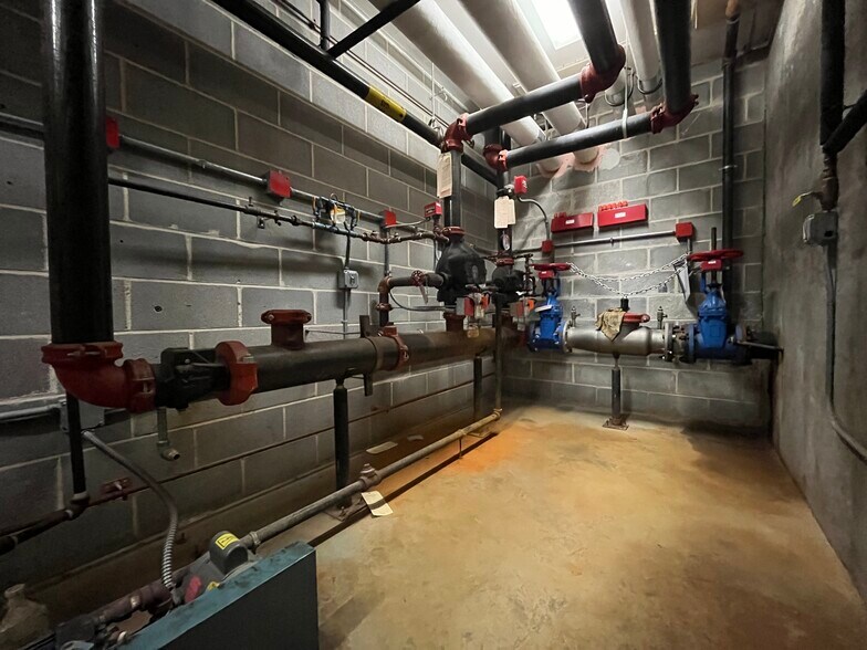 More Photos Of 45 Round Hill Rd, Northampton Office Residential For Sale