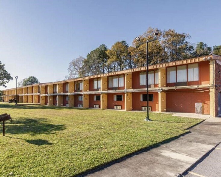 Primary Photo Of 7271 Airline Hwy, Baton Rouge Hotel For Sale