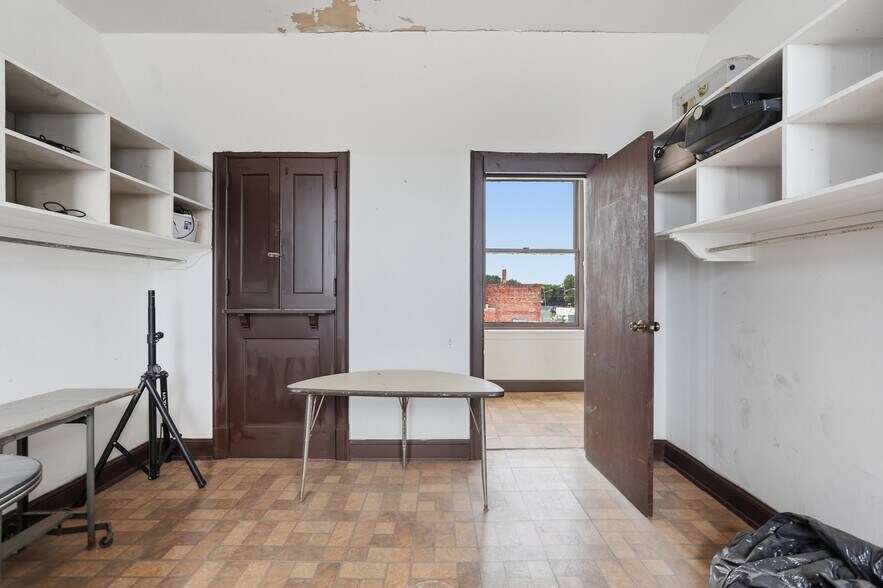 More Photos Of 1142-1148 Broadway, Camden Flex For Sale