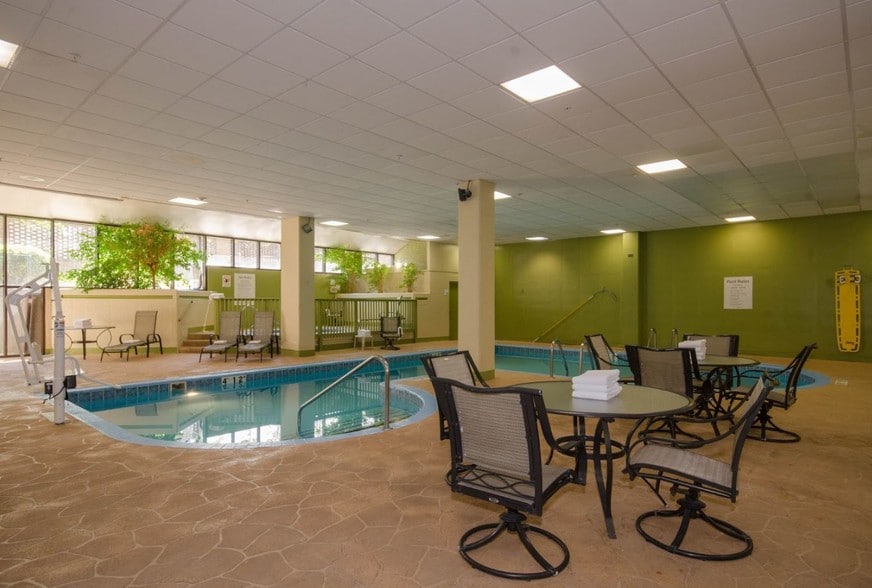 More Photos Of 116 Park Ave W, Mansfield Hotel For Sale
