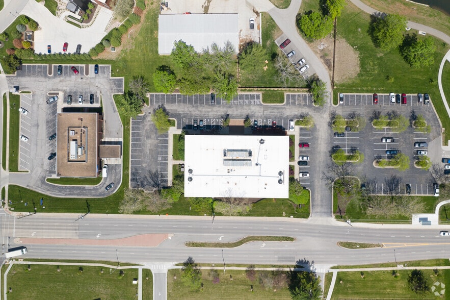 More Photos Of 5000 W 95th St, Prairie Village Office For Lease