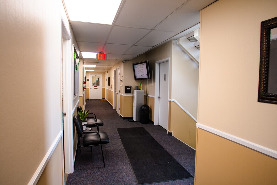 More Photos Of 5555 N Tacoma Ave, Indianapolis Office For Lease