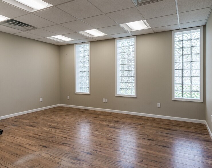 More Photos Of 4630 W Hickory Rd, Hickory Corners Garden Center For Sale