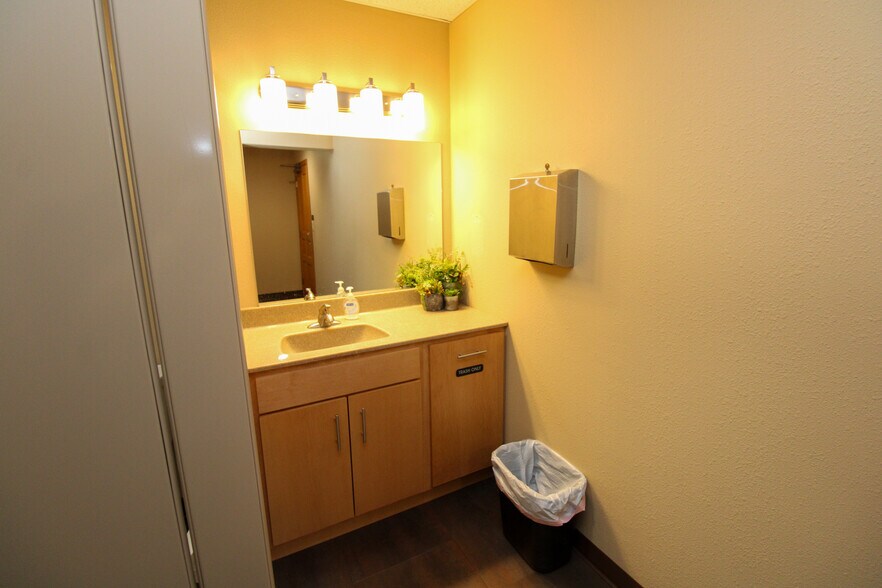 More Photos Of 100 E 3rd St, Galva Office For Sale