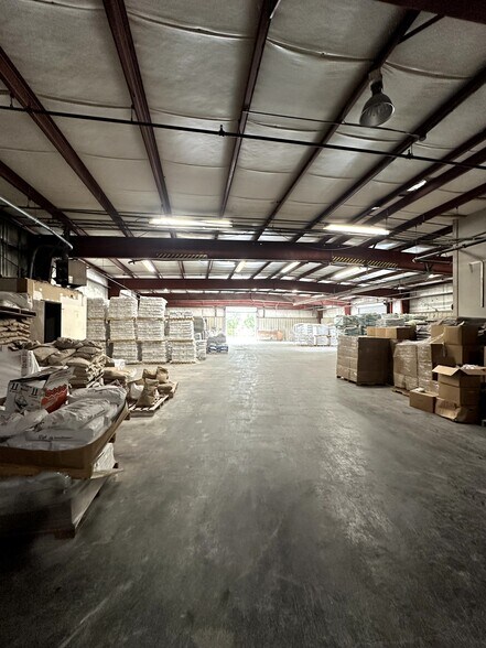 More Photos Of 8600 Howard Dr, Houston Industrial For Sale