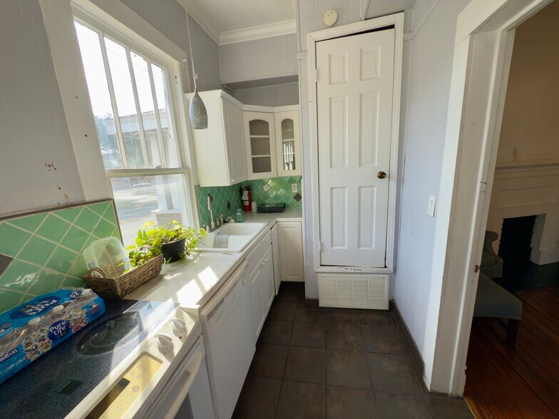 More Photos Of 824 E La Rua St, Pensacola Freestanding For Sale