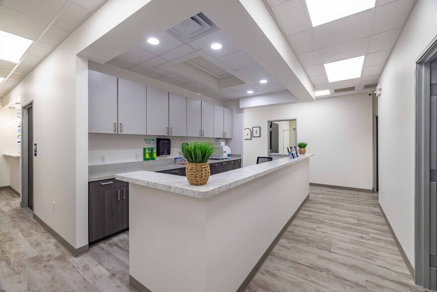 More Photos Of 27511 W IH-10, Boerne Medical For Lease