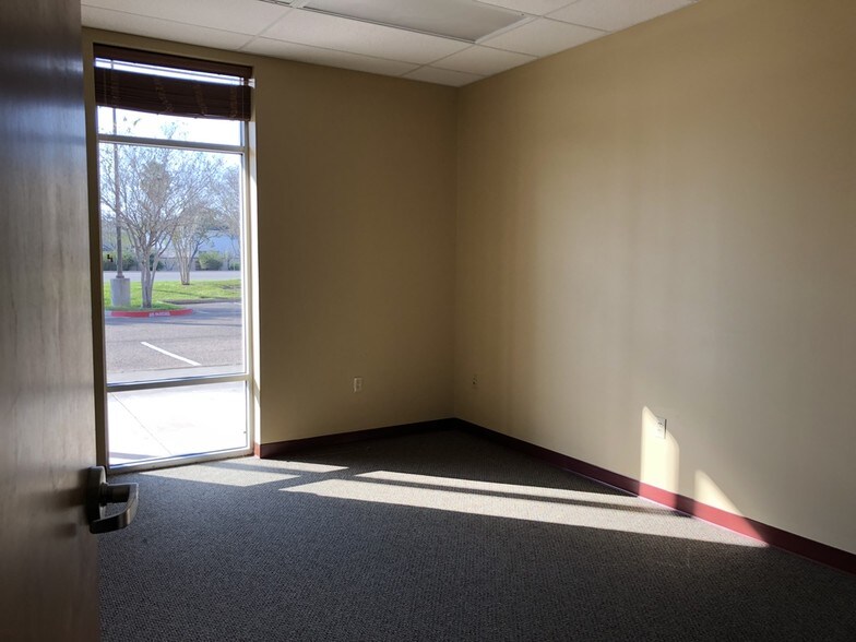 More Photos Of 4101 S Shary Rd, Mission Office For Lease