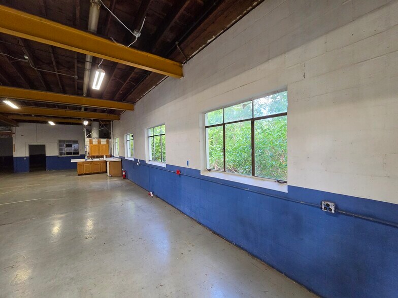 More Photos Of 536 Oak St, Ferrysburg Industrial For Sale