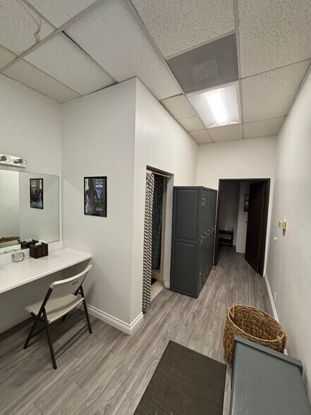 More Photos Of 4367 Woodman Ave, Sherman Oaks Unknown For Lease