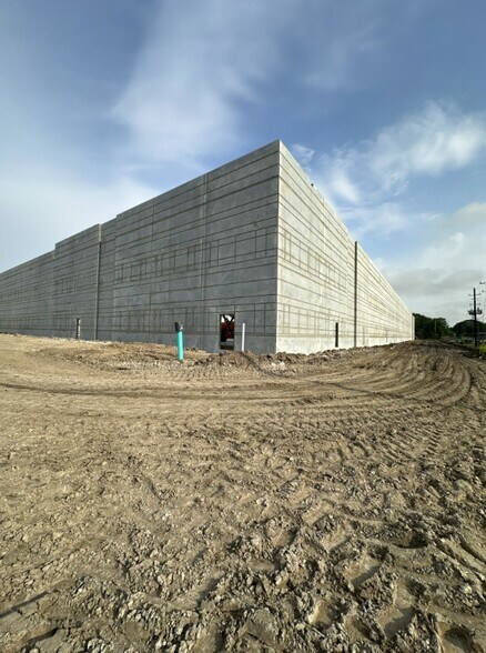 More Photos Of 00 Greens Rd, Houston Distribution For Lease